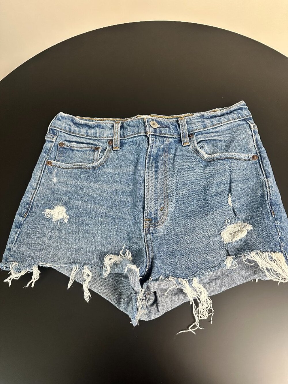 Abercrombie & Fitch “The Mom Short” – Size 6 – High Rise